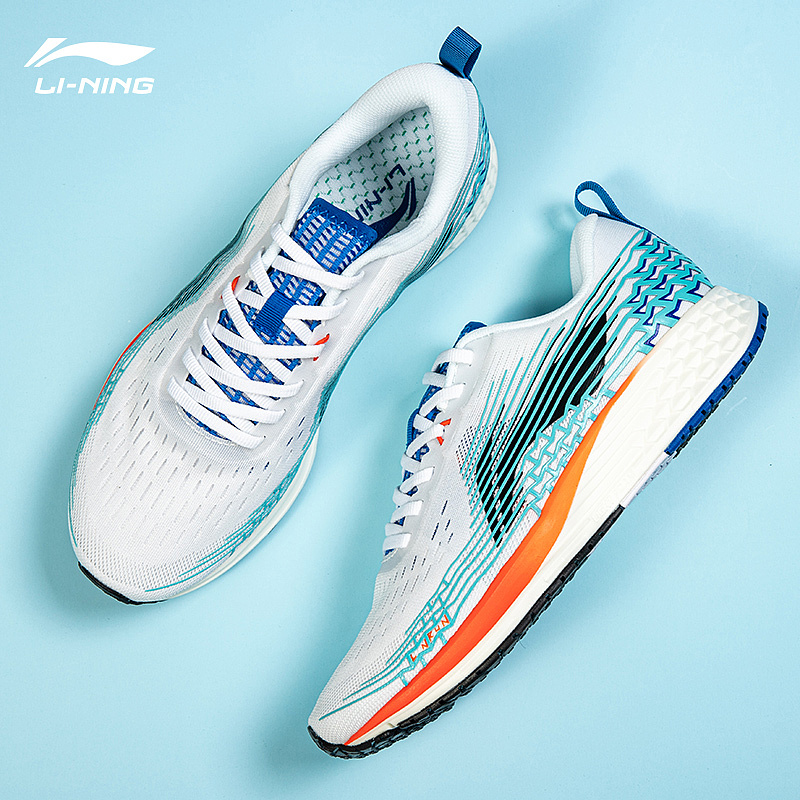 楊路的跑鞋市場如何重新定位？