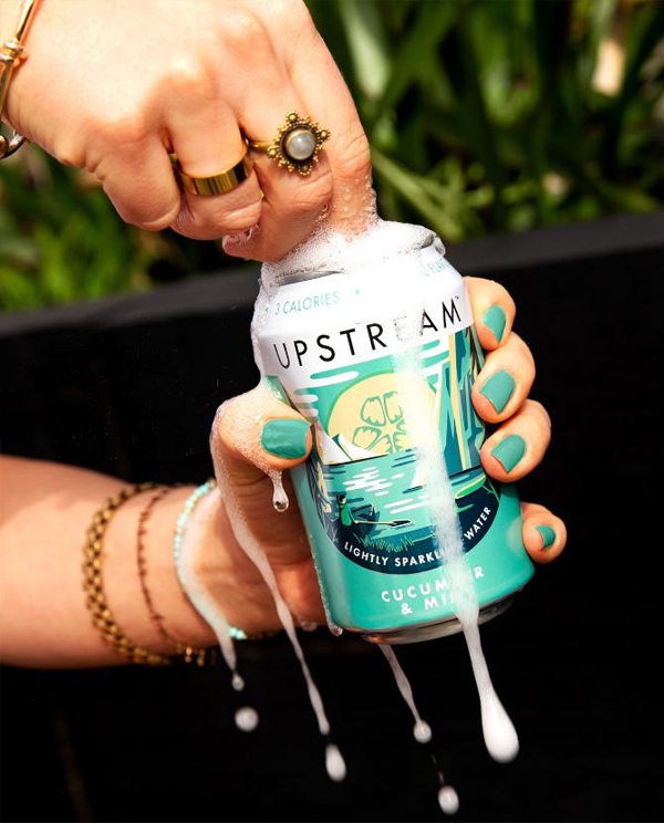 打開通往另一個世界的神奇之窗，帶你享受生活中片刻的寧靜｜蘇打水包裝設計